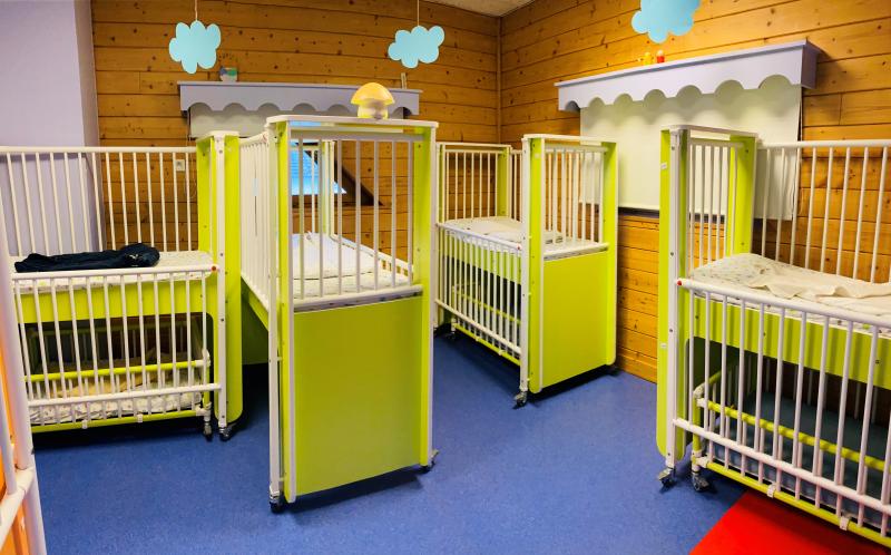 Le dortoir des Moussaillons (bébés âgés de 8 à 15 mois)