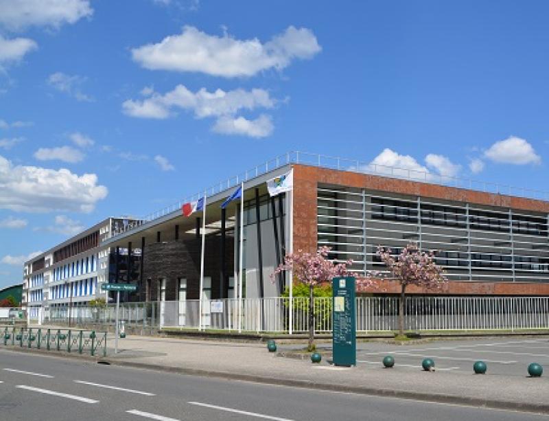 Lycée Claude de France 